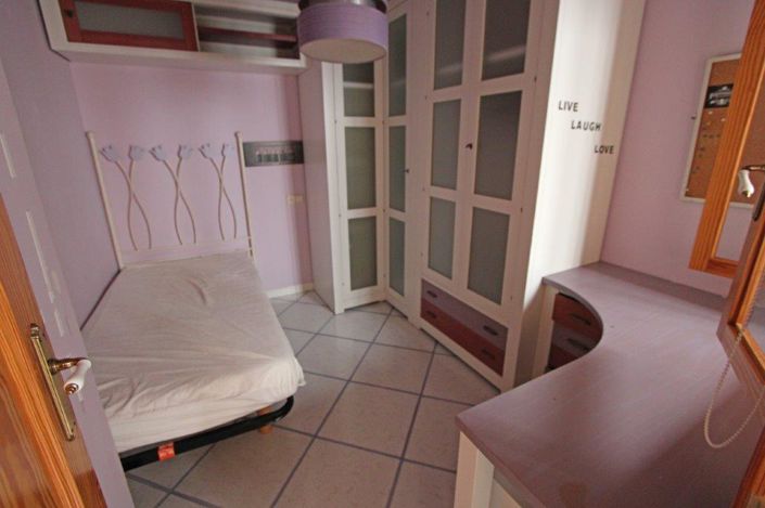 Image No.17-7 Bed Townhouse for sale