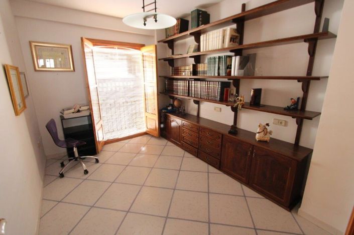 Image No.24-7 Bed Townhouse for sale