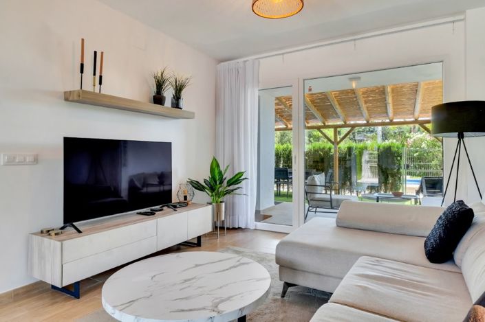 Image No.10-4 Bed Townhouse for sale