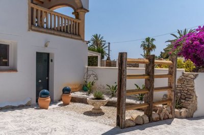 ecb4a0ee6f56515aec42fe335bdf8c5c