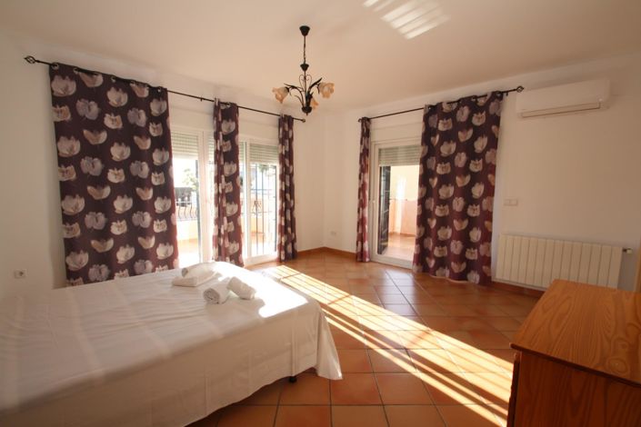 Image No.15-3 Bed Villa for sale