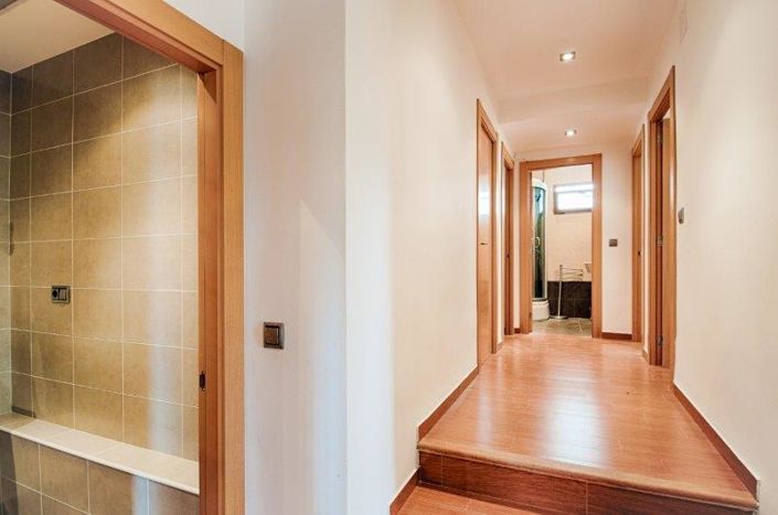 Image No.15-4 Bed Property for sale