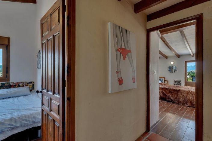 Image No.18-4 Bed Property for sale