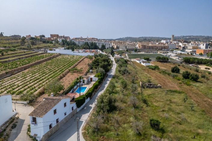 Image No.4-4 Bed Property for sale