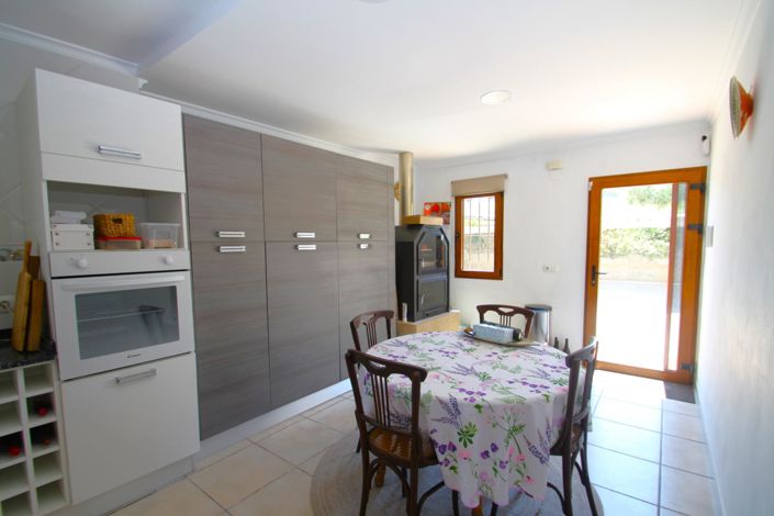 Image No.10-3 Bed Property for sale