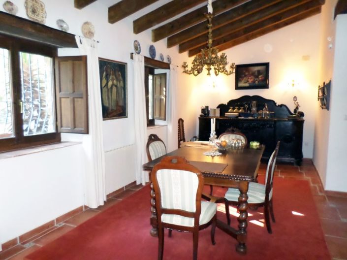 Image No.16-4 Bed Property for sale