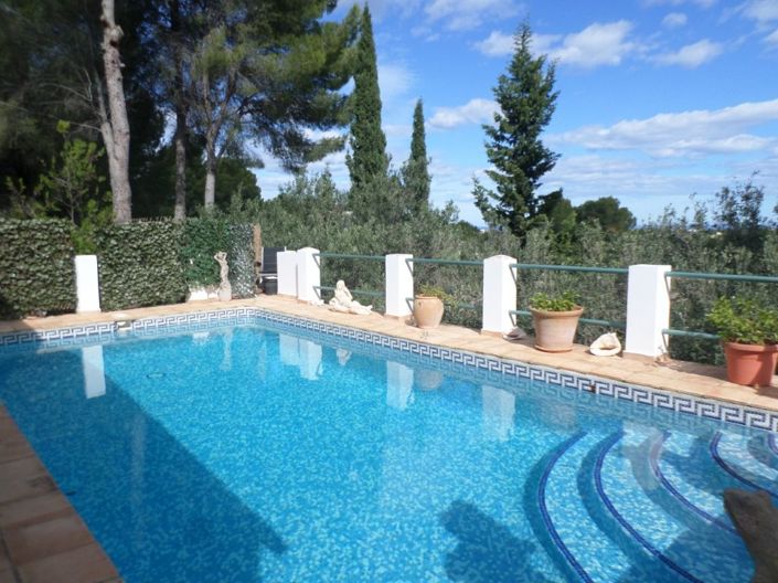 Image No.4-4 Bed Property for sale