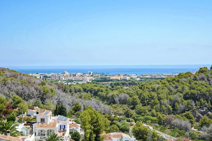 Image No.3-4 Bed Villa for sale