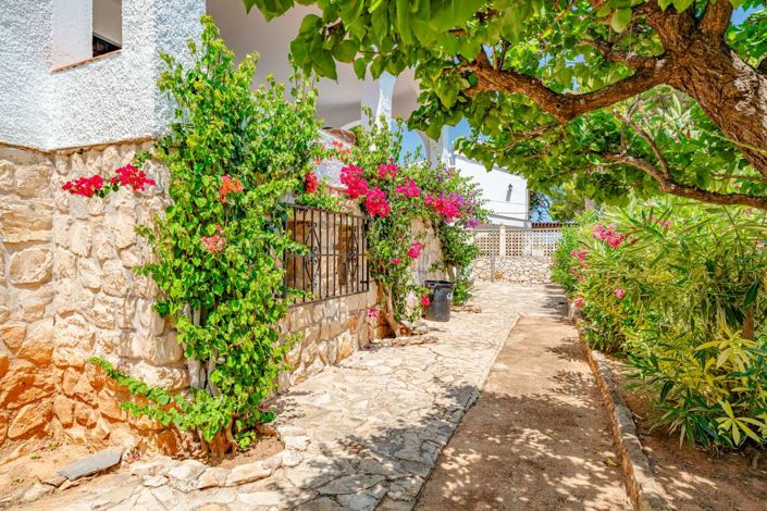 Image No.7-3 Bed Villa for sale