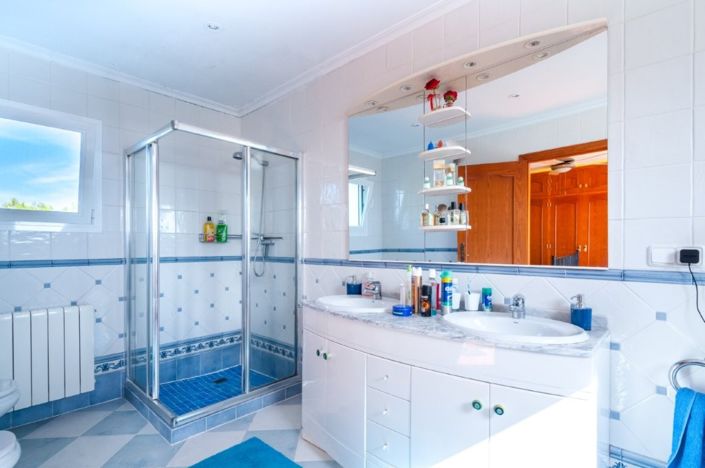 Image No.26-4 Bed Villa for sale