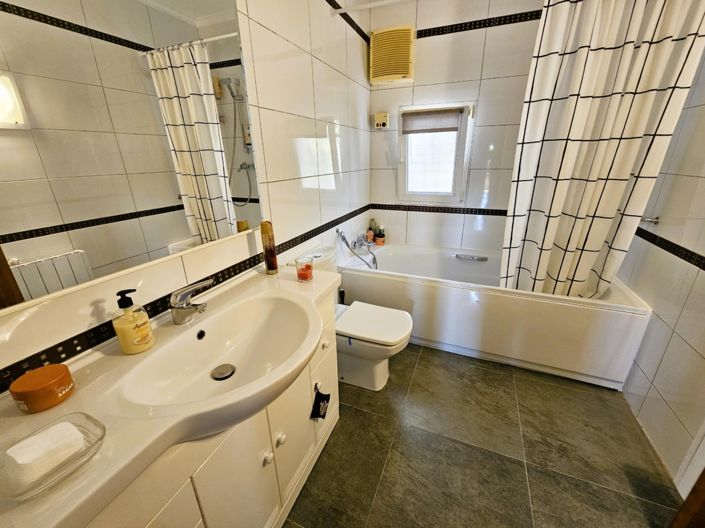 Image No.25-3 Bed Villa for sale