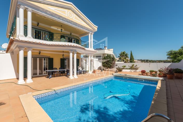 Image No.4-Villa de 4 chambres à vendre à Lagos