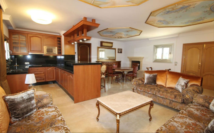 Image No.10-8 Bed House for sale