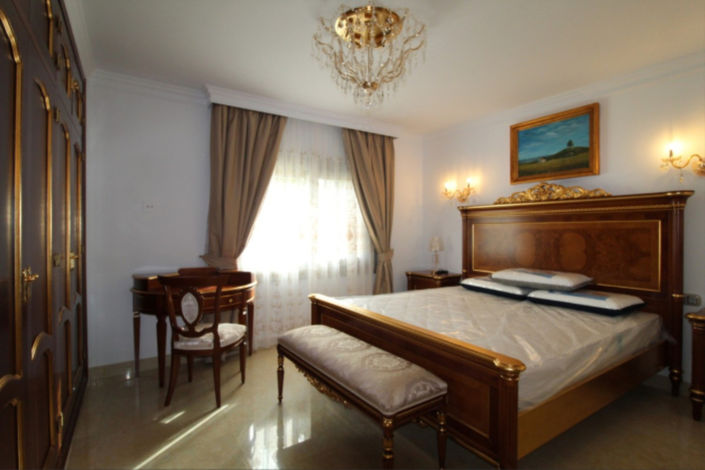 Image No.16-8 Bed House for sale