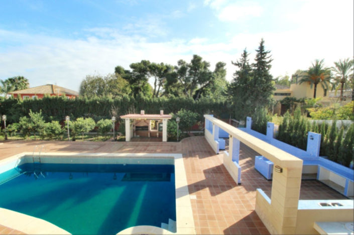 Image No.2-8 Bed House for sale
