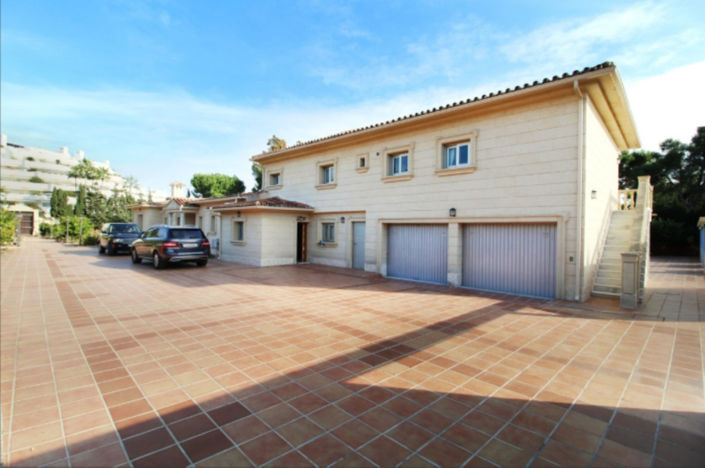Image No.22-8 Bed House for sale