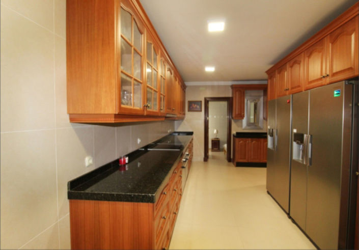 Image No.8-8 Bed House for sale