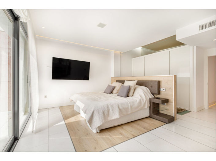 Image No.11-3 Bed Apartment for sale