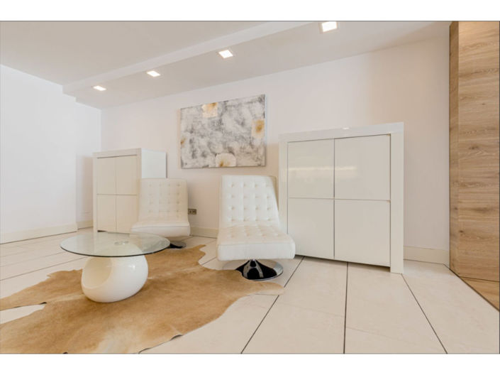 Image No.21-3 Bed Apartment for sale