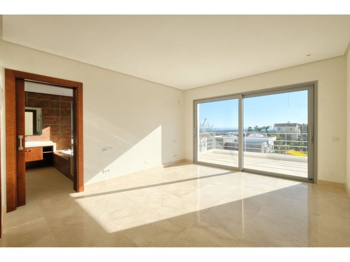 Image No.10-4 Bed House for sale