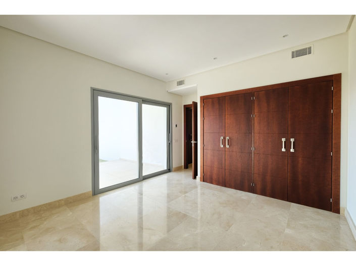 Image No.15-4 Bed House for sale
