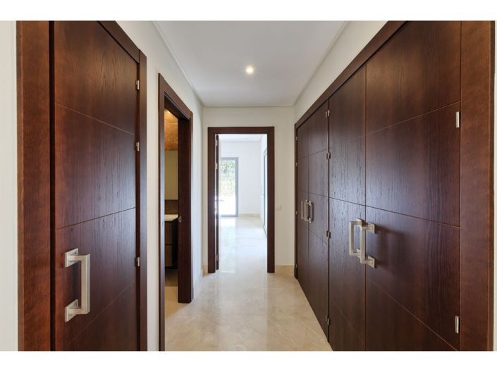 Image No.17-4 Bed House for sale