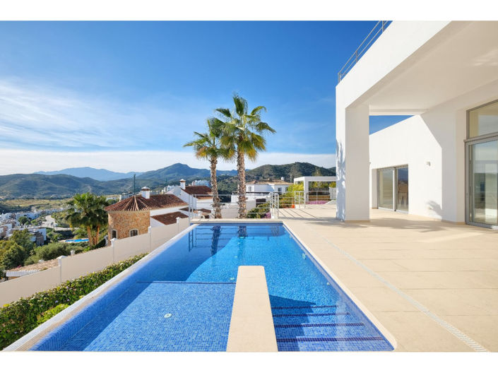 Image No.2-4 Bed House for sale