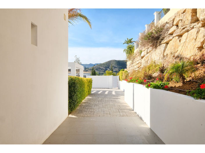 Image No.24-4 Bed House for sale