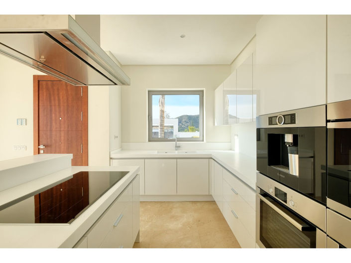 Image No.5-4 Bed House for sale
