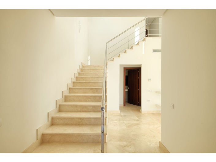 Image No.8-4 Bed House for sale