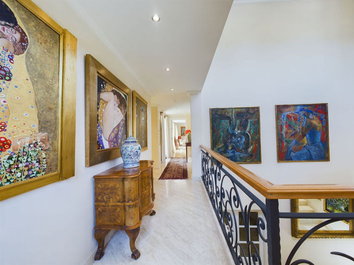 Image No.17-4 Bed House for sale