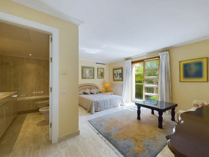 Image No.19-4 Bed House for sale