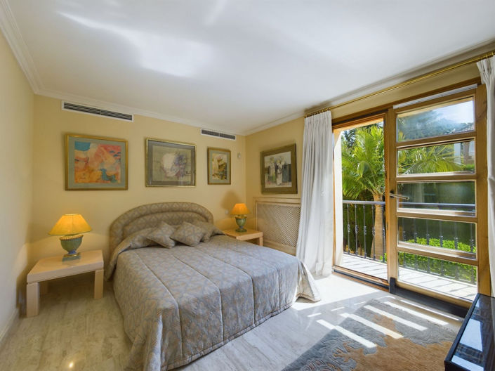 Image No.20-4 Bed House for sale