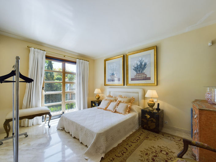 Image No.25-4 Bed House for sale