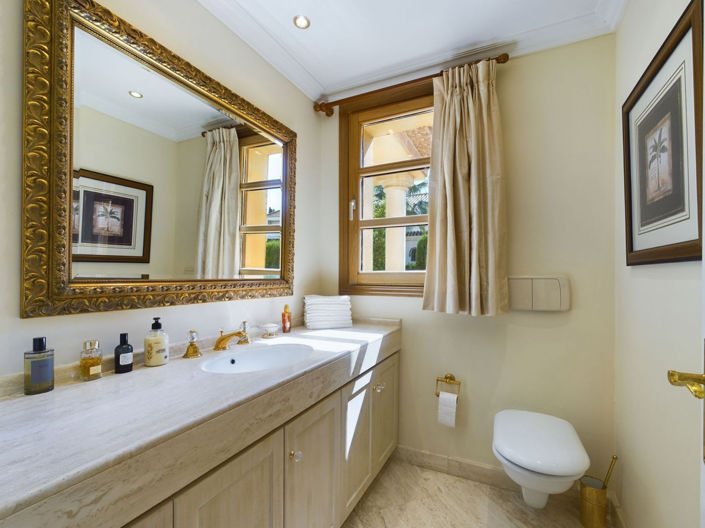 Image No.26-4 Bed House for sale