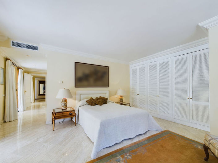 Image No.27-4 Bed House for sale