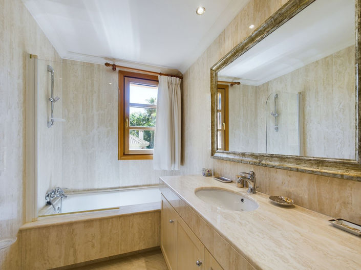 Image No.35-4 Bed House for sale