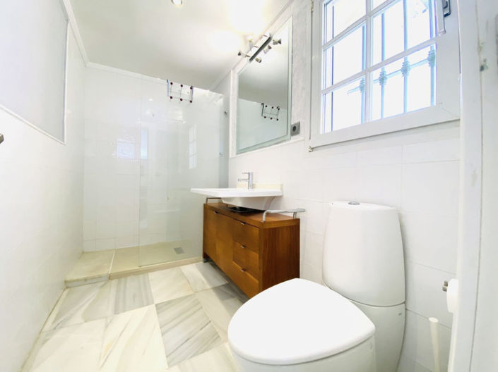 Image No.16-5 Bed House for sale