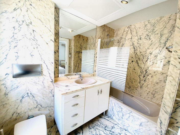 Image No.20-5 Bed House for sale