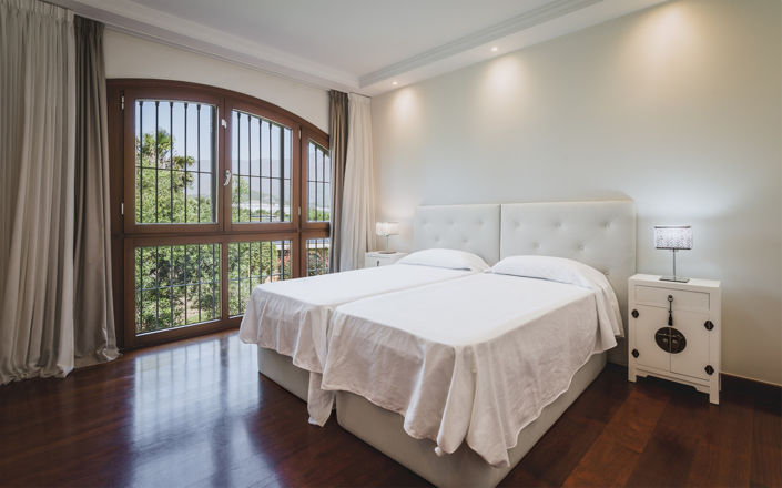 Image No.20-7 Bed House for sale