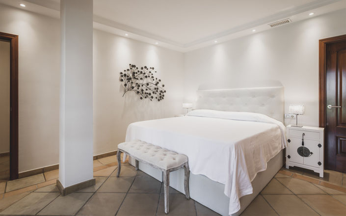 Image No.25-7 Bed House for sale