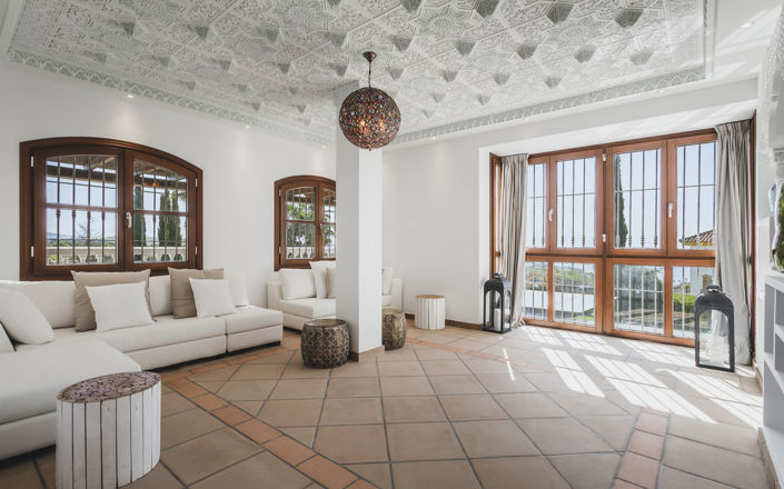 Image No.7-7 Bed House for sale