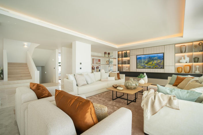 Image No.6-8 Bed House for sale