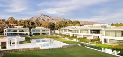 1 - Golden Mile, House