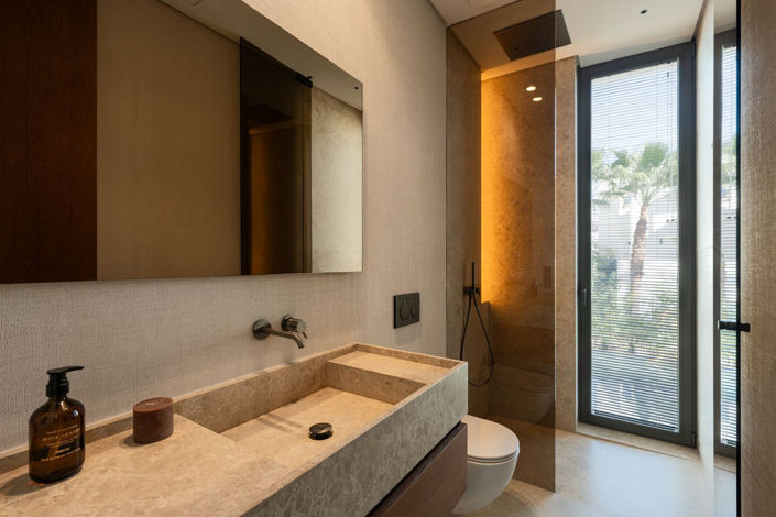 Image No.17-6 Bed House for sale