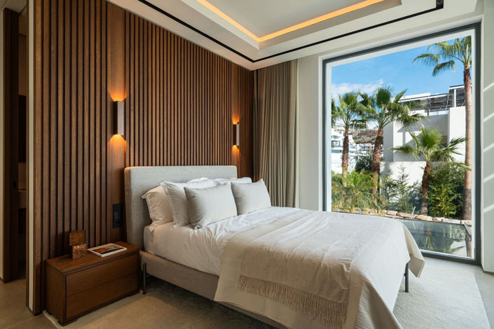Image No.20-6 Bed House for sale