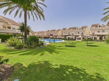 1 - La Duquesa, House