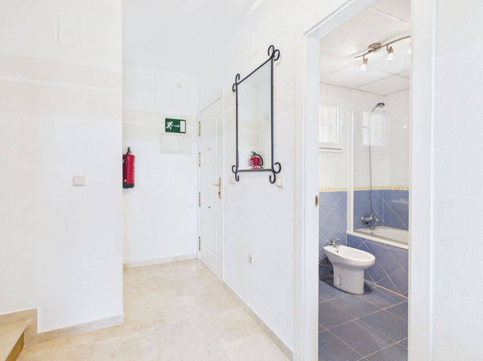 Image No.13-4 Bed House for sale