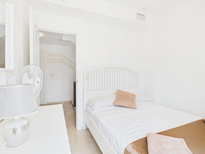 Image No.16-4 Bed House for sale