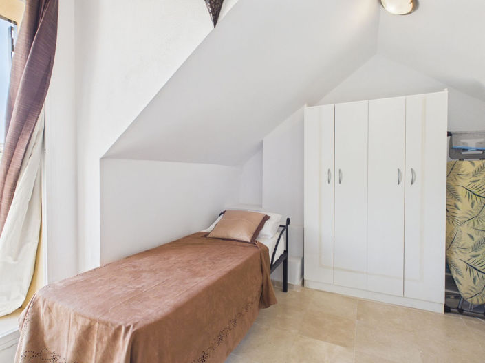 Image No.24-4 Bed House for sale
